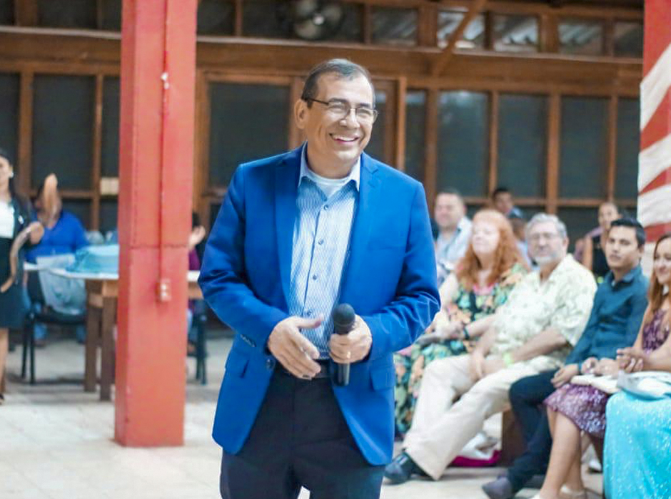 apóstol René Gonzales