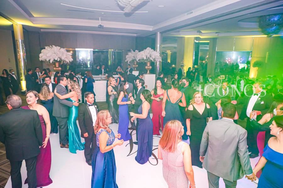 Los novios Stephanie Gabrie y Javier Machuca