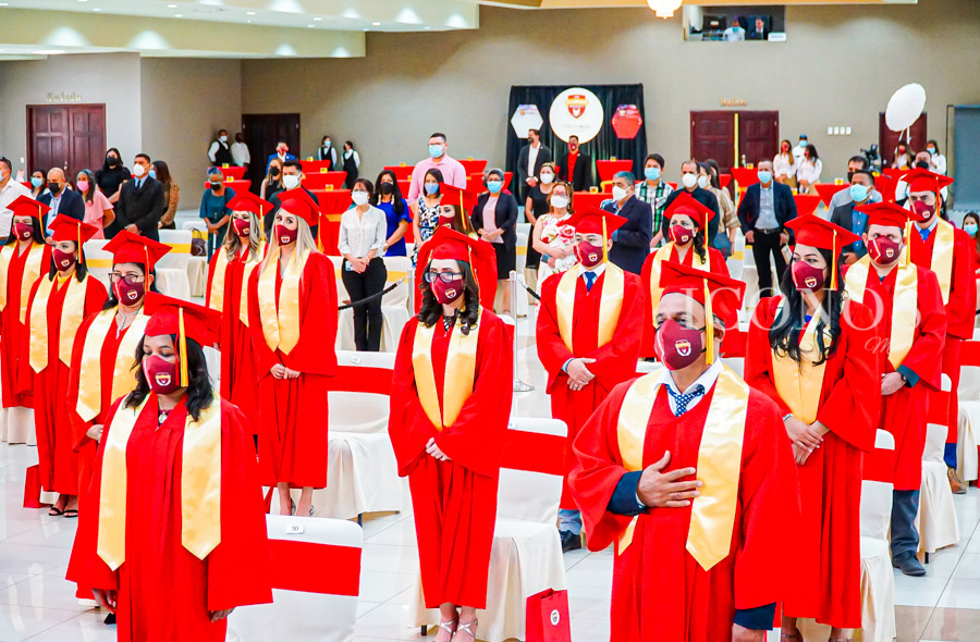 graduación UTH Florida 2021