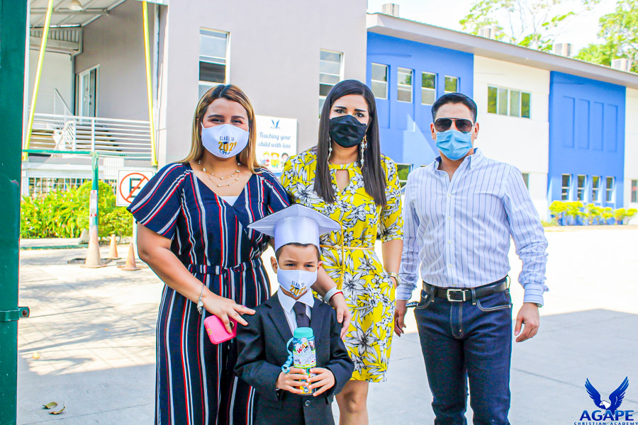 Graduación preescolar Agape Christian