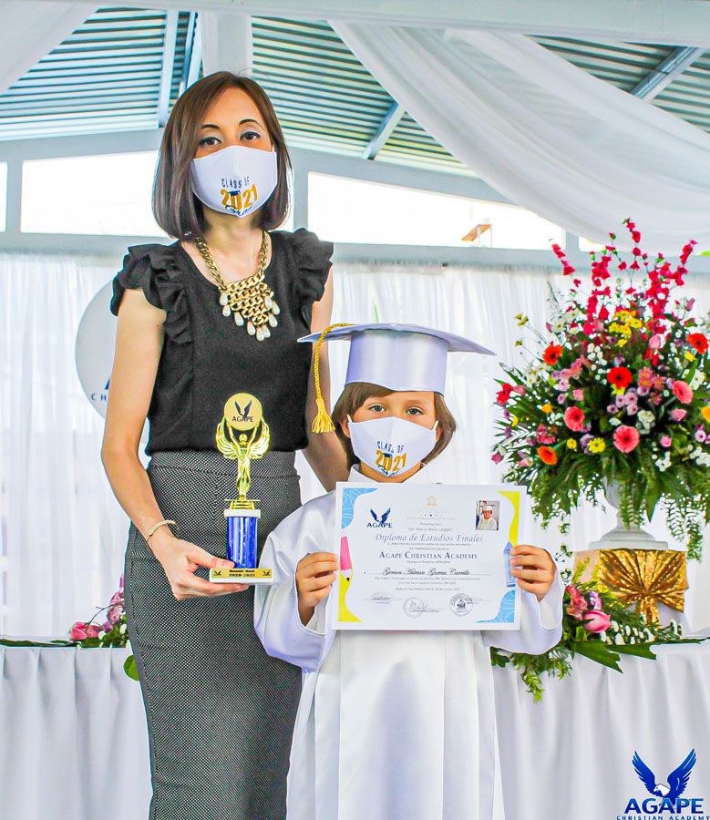 Graduación preescolar Agape Christian
