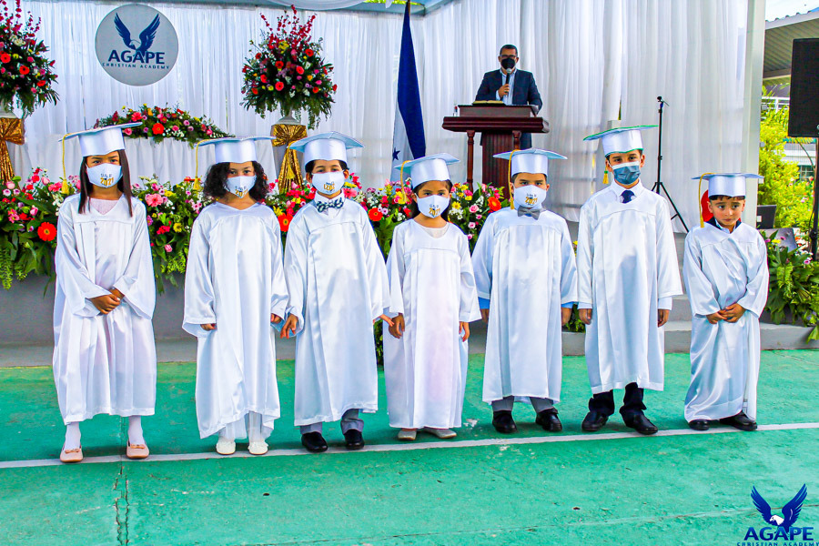 Graduación preescolar Agape Christian