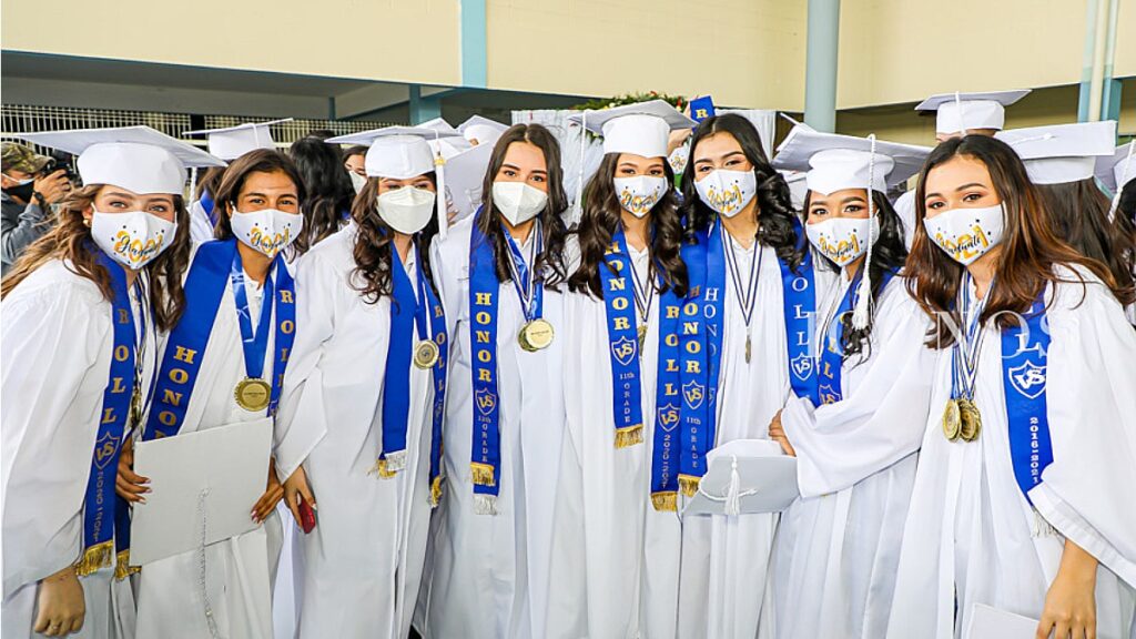 Graduación Seniors 2021 escuela Valle de Sula