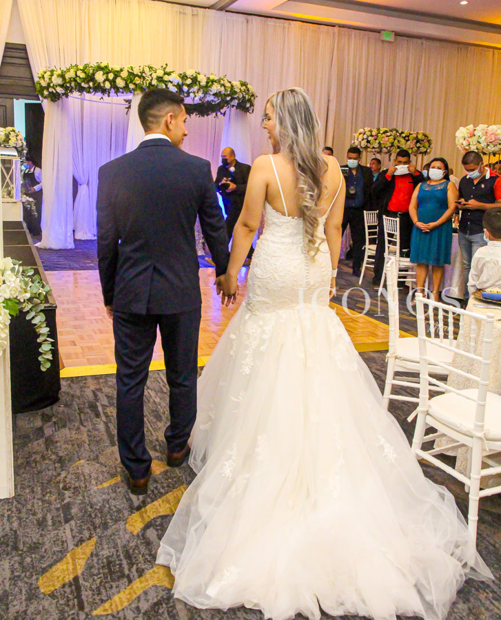 Boda Bessy Vásquez y Luis Matute