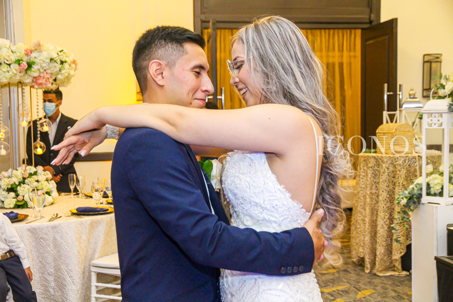 Boda Bessy Vásquez y Luis Matute