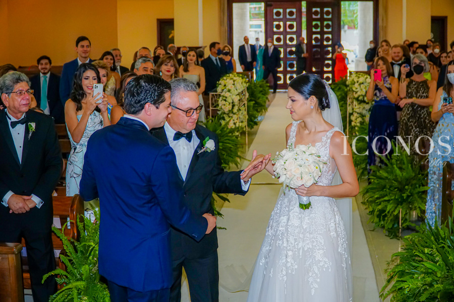 boda religiosa de Adriana Bendaña y Daniel Sarmiento