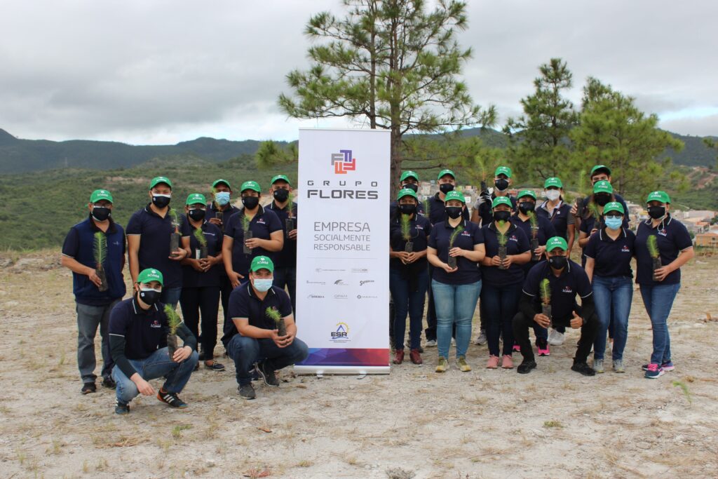 Primera jornada de forestación Grupo Flores