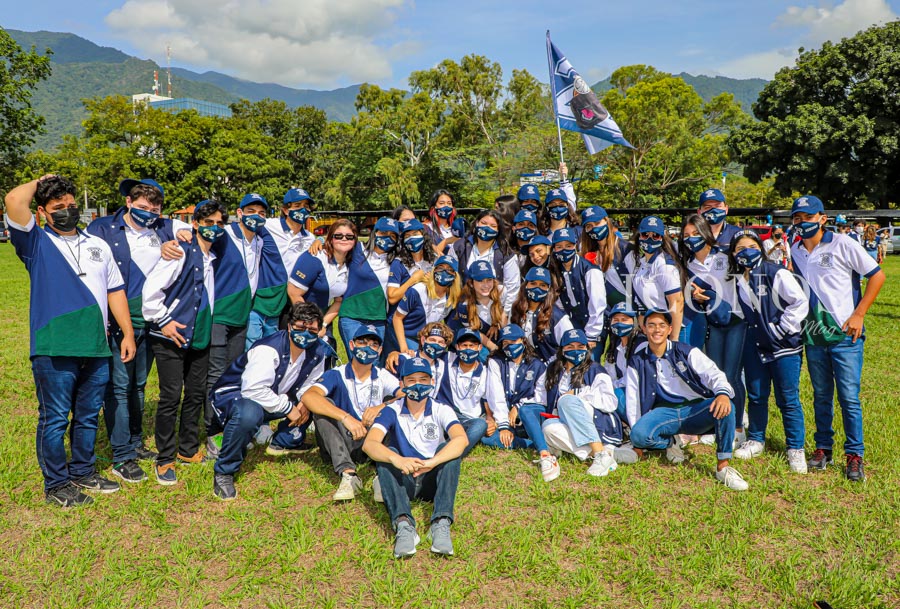 The entrance Seniors AA 2022 by Academia Americana