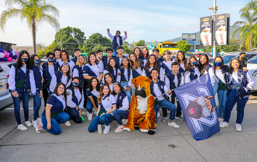 The entrance Seniors AA 2022 by Academia Americana