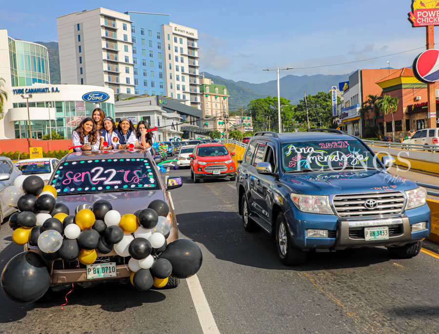 The entrance Seniors AA 2022 by Academia Americana
