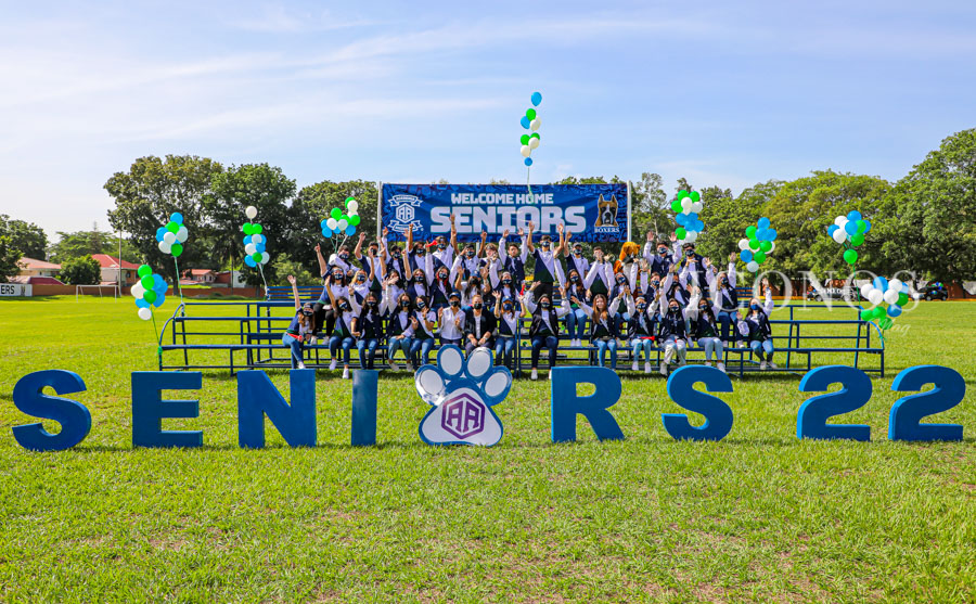 The entrance Seniors AA 2022 by Academia Americana