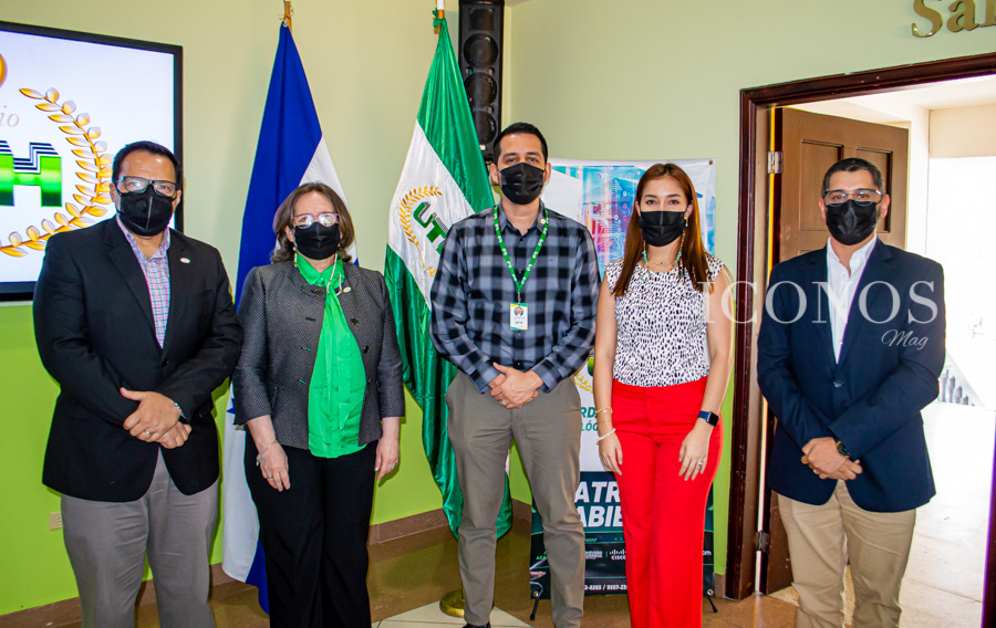 Firma de convenio UTH y Serve Hope International