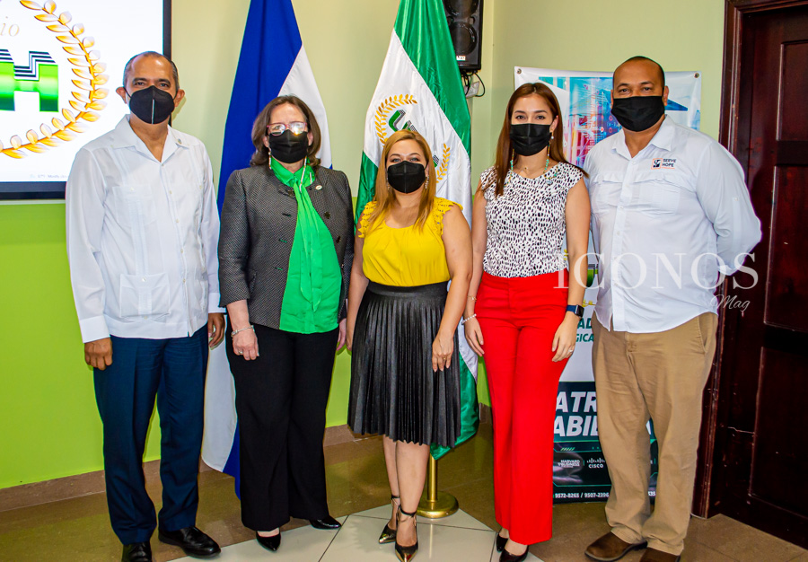Firma de convenio UTH y Serve Hope International