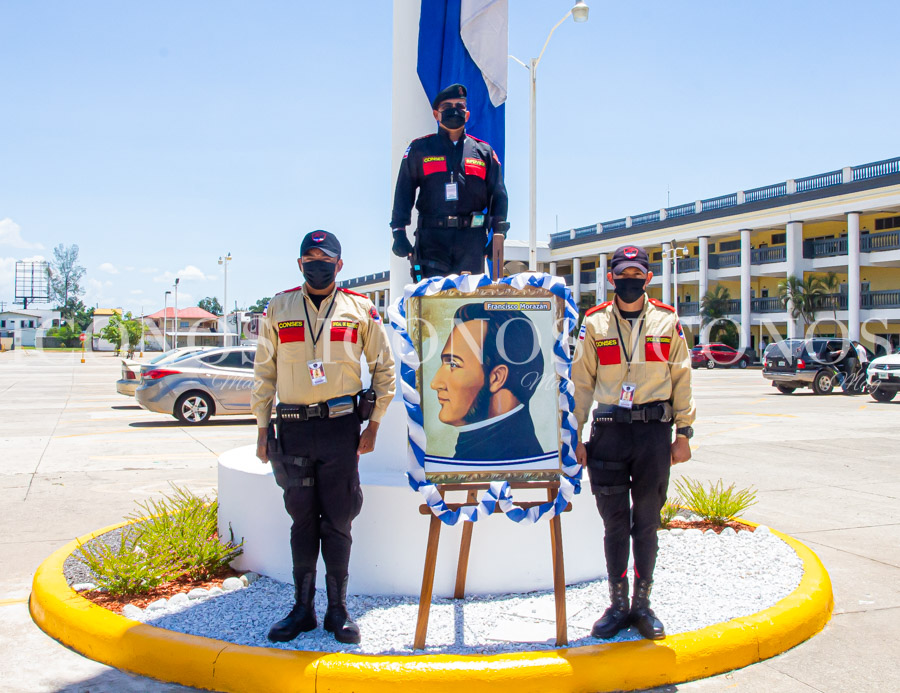 UTH Honduras honra a Francisco Morazan