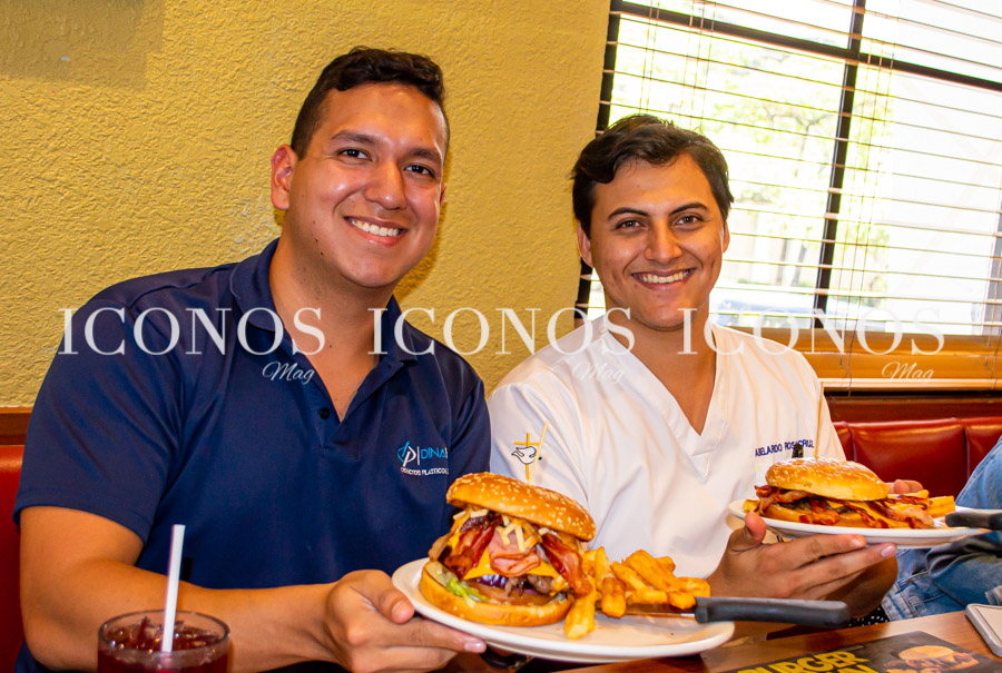 Denny's Burger Town lanzamiento