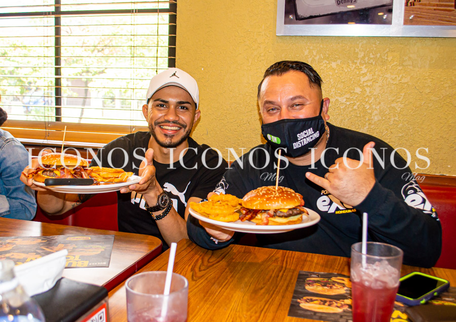 Denny's Burger Town lanzamiento