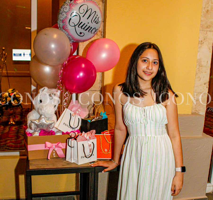 Quince años Nicole Maradiaga Molina