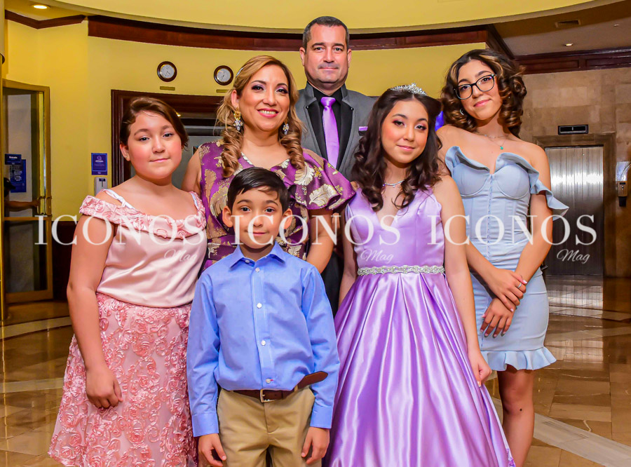 Quince años Nicole Alexandra Eskelsen