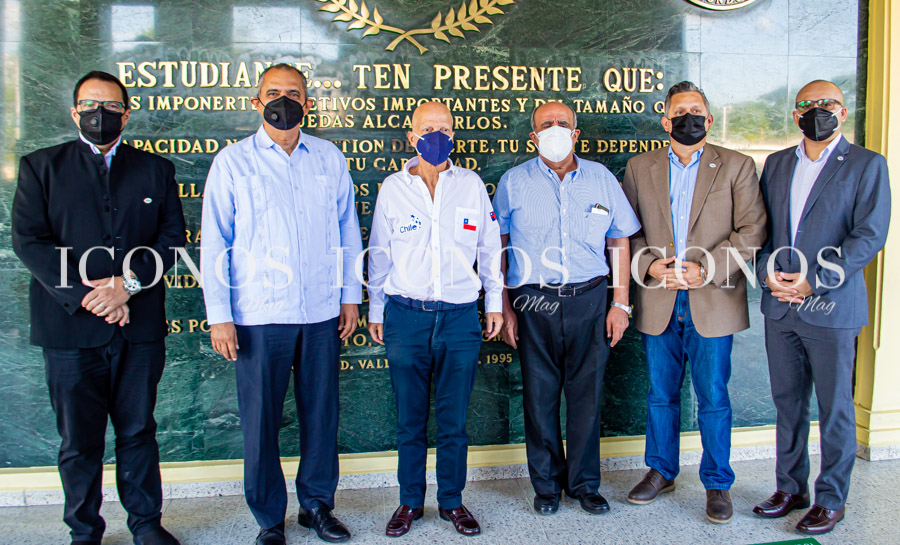 UTH Honduras recibe a embajador de Chile