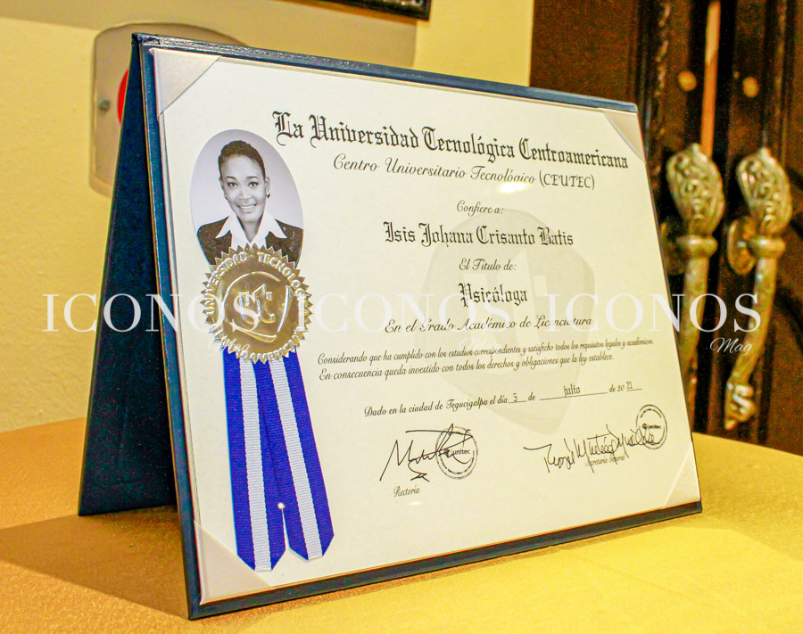 Graduación Isis Johana Crisanto Batis