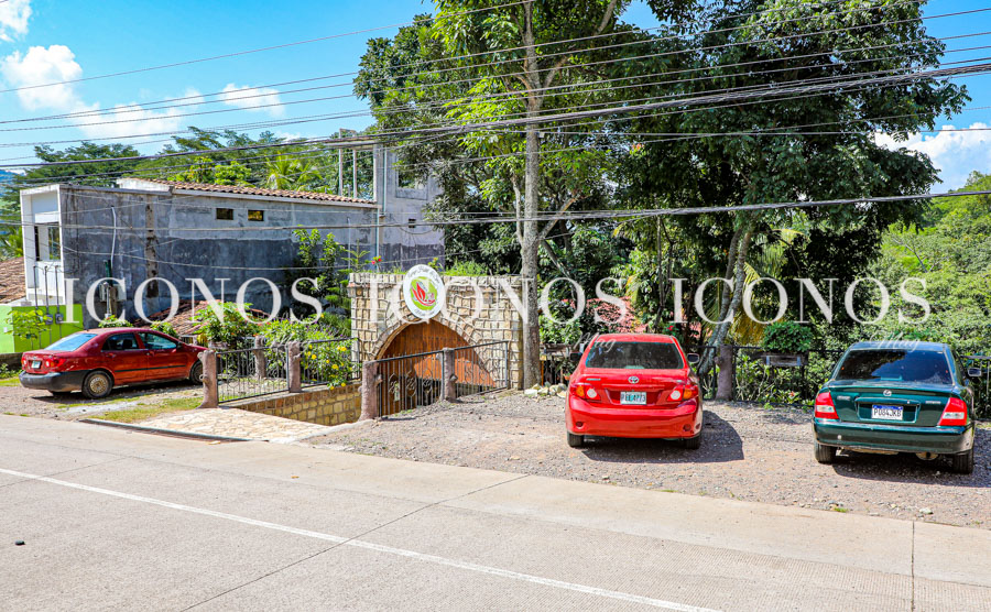 Hotel y Mariposario Mayan Hills by cerveza Corona - Rediscover Paradise