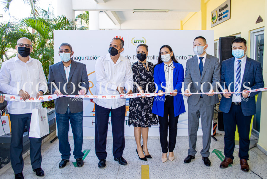 Inauguracion laboratorio TIC Huawei y UTH