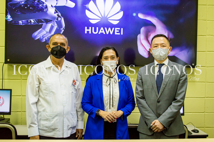 Inauguración laboratorio TIC Huawei y UTH