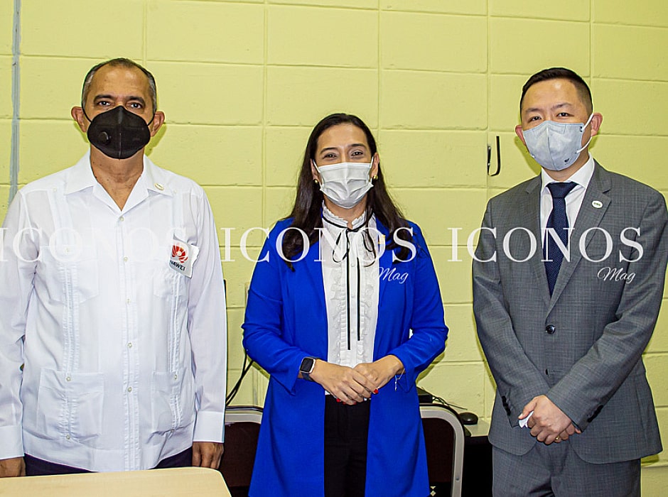 Inauguración laboratorio TIC Huawei y UTH