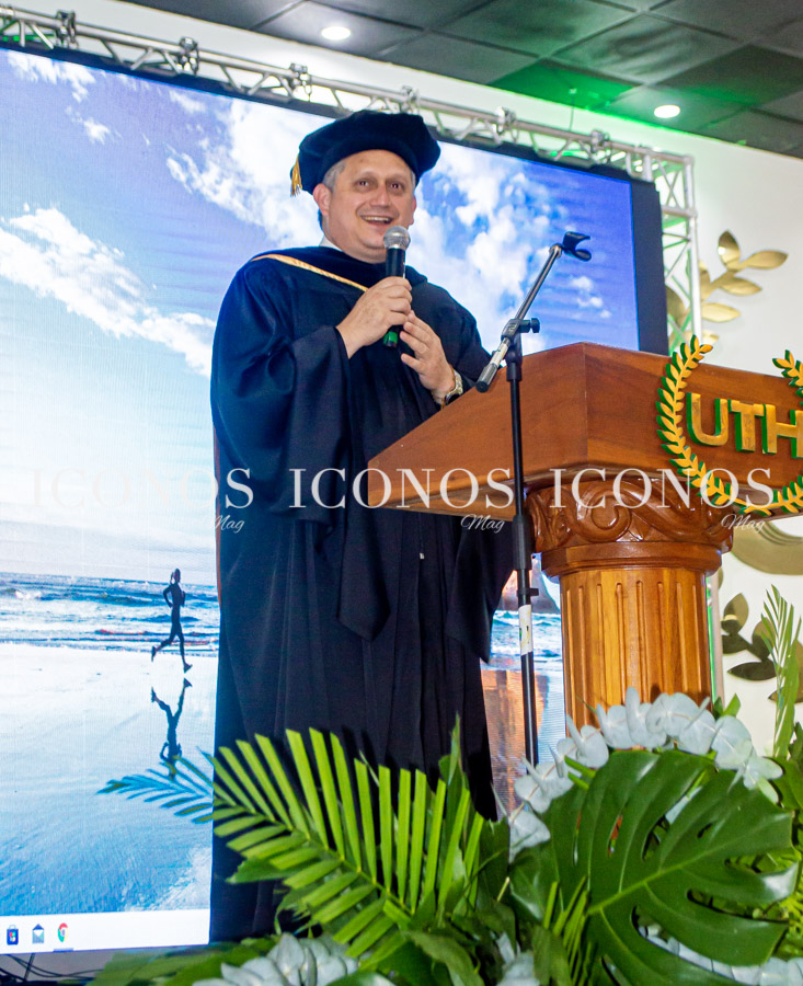 Graduacion Universidad Tecnologica de Honduras UTH 2021 ceremonia matutina