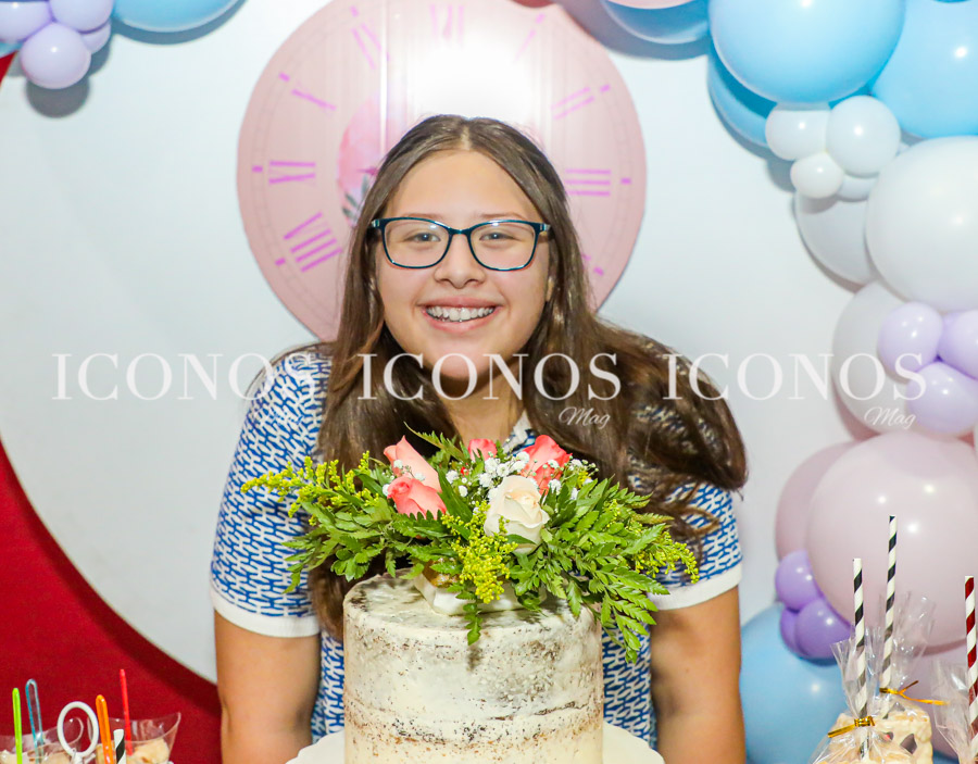 Piñata Princess Stefanía Alvarado