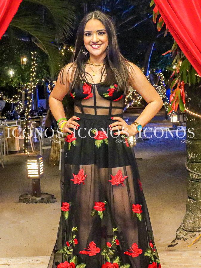 Bienvenida 2022 Paradise Beach Hotel RoatanHappy New Year party 2022 by Paradise Beach Resort Roatán 