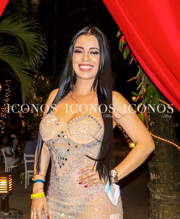 Happy New Year party 2022 by Paradise Beach Resort Roatán 