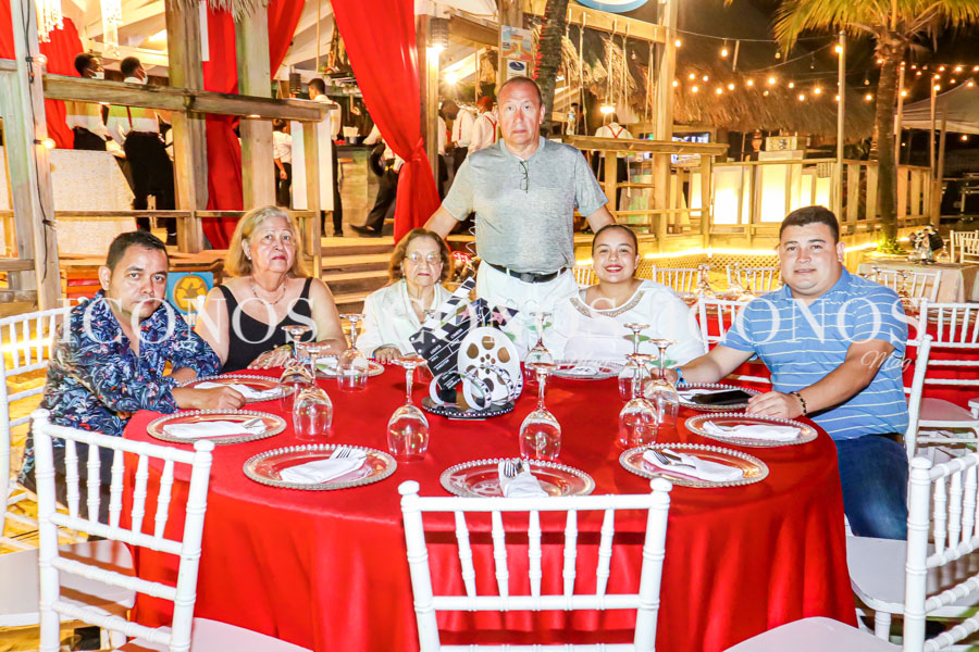 Happy New Year party 2022 by Paradise Beach Resort Roatán 