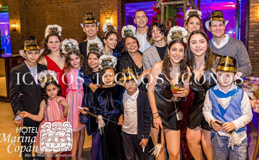 Happy New Year party 2022 by centro de convenciones Marina Copan 
