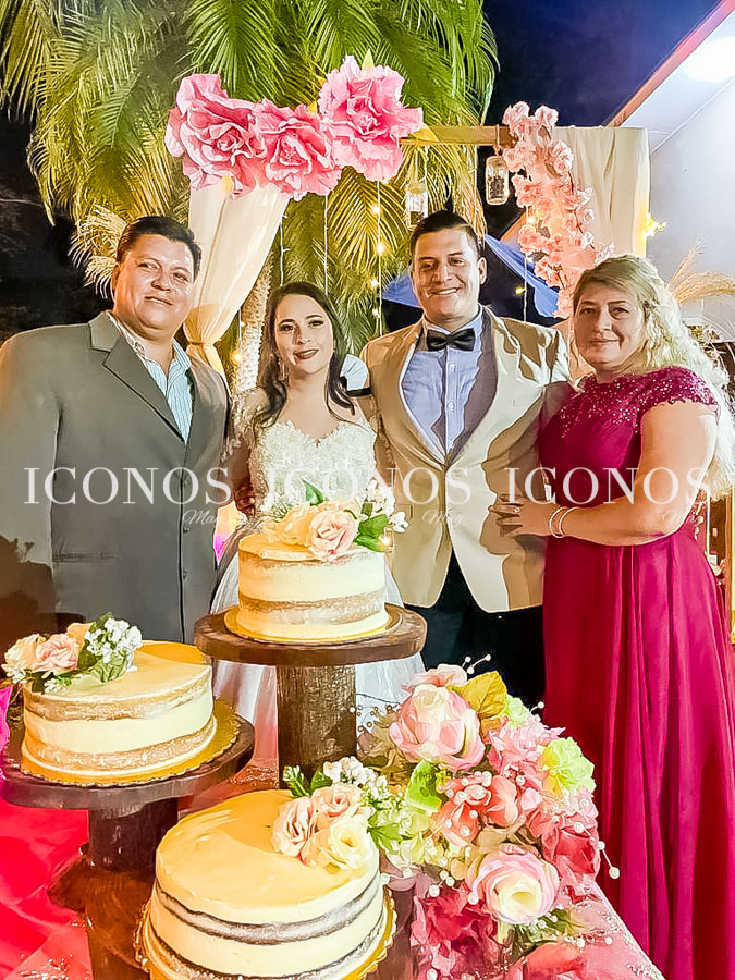 Daniela De La O y Kevin Alfaro