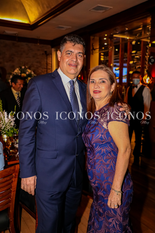 Angie Odette Dávila y Juan Francisco Santos