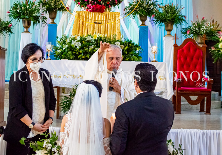 ceremonia catolica Gabriela Flores y Rogelio Suazo