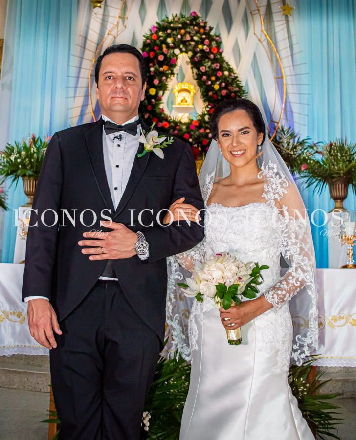 ceremonia catolica Gabriela Flores y Rogelio Suazo