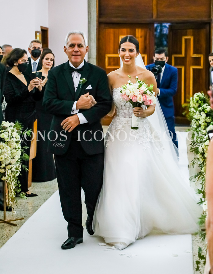 Ceremonia catolica boda Angie Andonie y Constantino Pineda