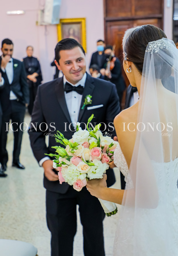 Ceremonia catolica boda Angie Andonie y Constantino Pineda