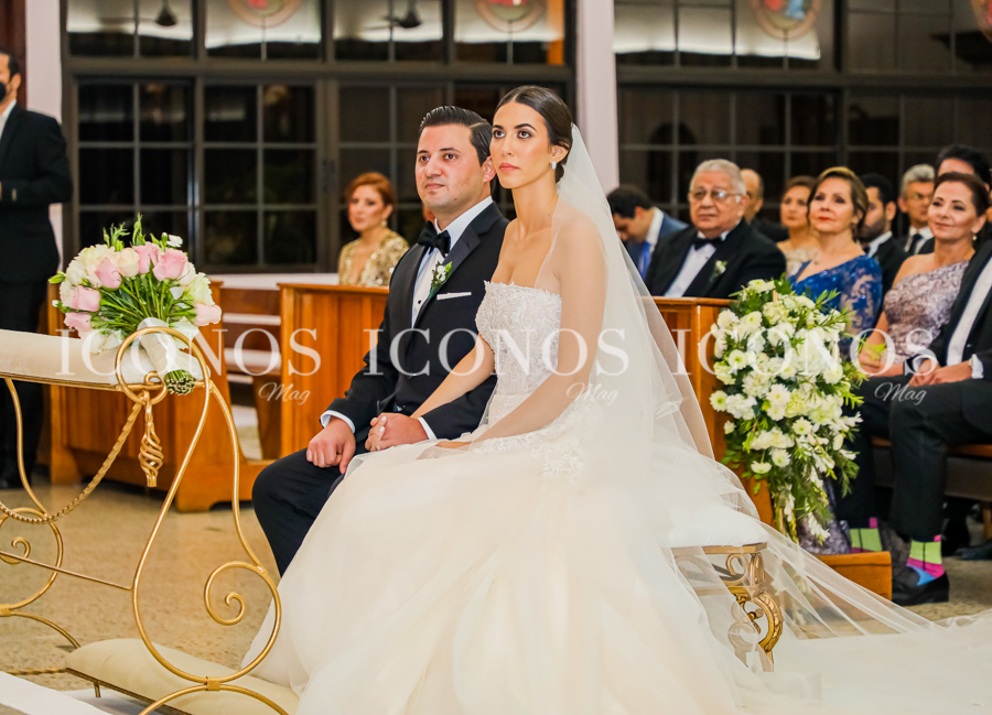 Ceremonia catolica boda Angie Andonie y Constantino Pineda