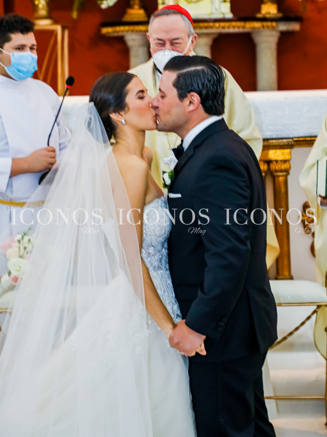 Ceremonia catolica boda Angie Andonie y Constantino Pineda