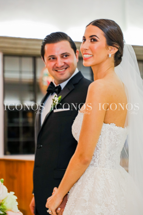 Ceremonia catolica boda Angie Andonie y Constantino Pineda