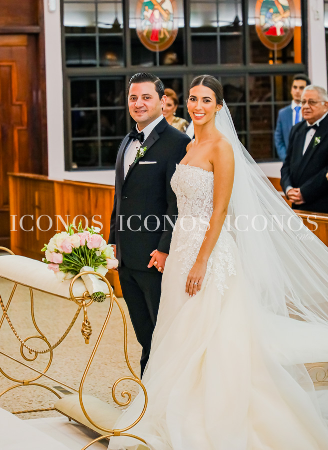 Ceremonia catolica boda Angie Andonie y Constantino Pineda