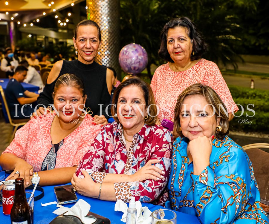 Concierto Noche Clandestina by grupo Los Clasicos en C Bari hotel Copantl