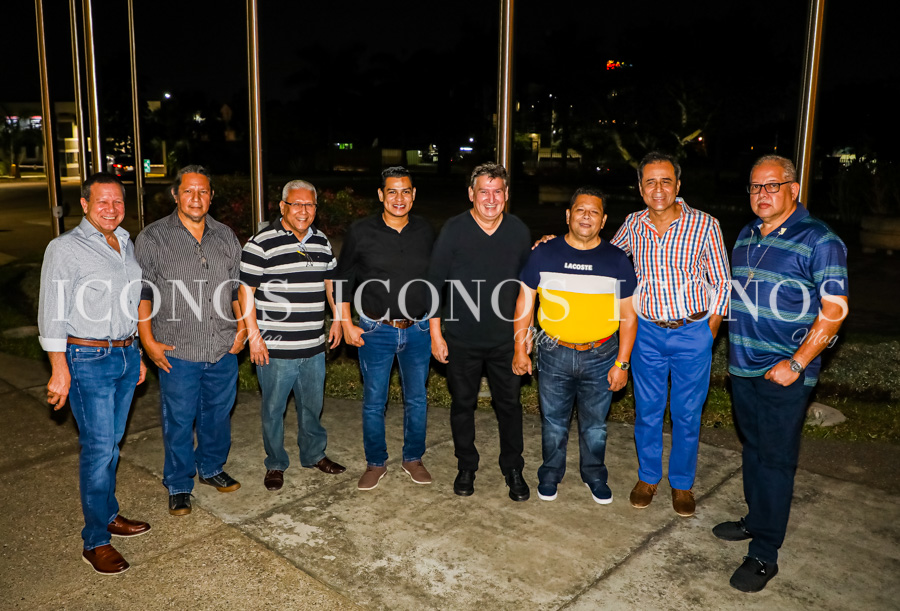 Concierto Noche Clandestina by grupo Los Clasicos en C Bari hotel Copantl