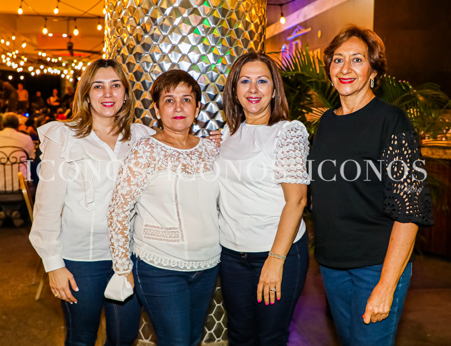 Concierto Noche Clandestina by grupo Los Clasicos en C Bari hotel Copantl