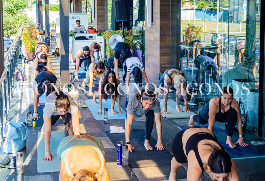 Yoga Flow & Recharge by Moony Koch