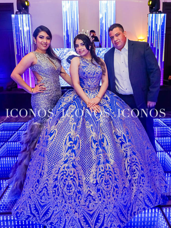 La jovencita a disfrutado de su debut en sociedad en una noche blue, luciendo como princesa