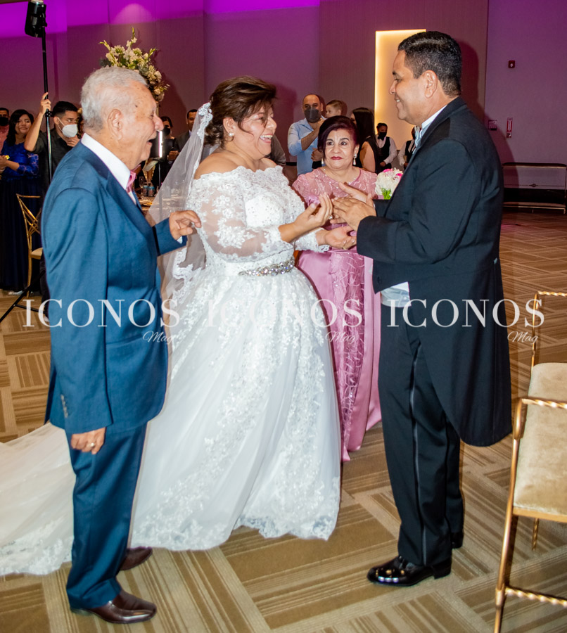 Boda Leyla Saavedra y Zenen Bronfield